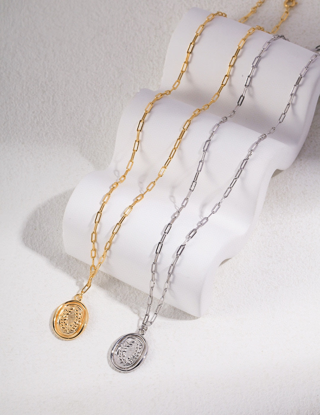 Minimalist gold medallion chain style necklace