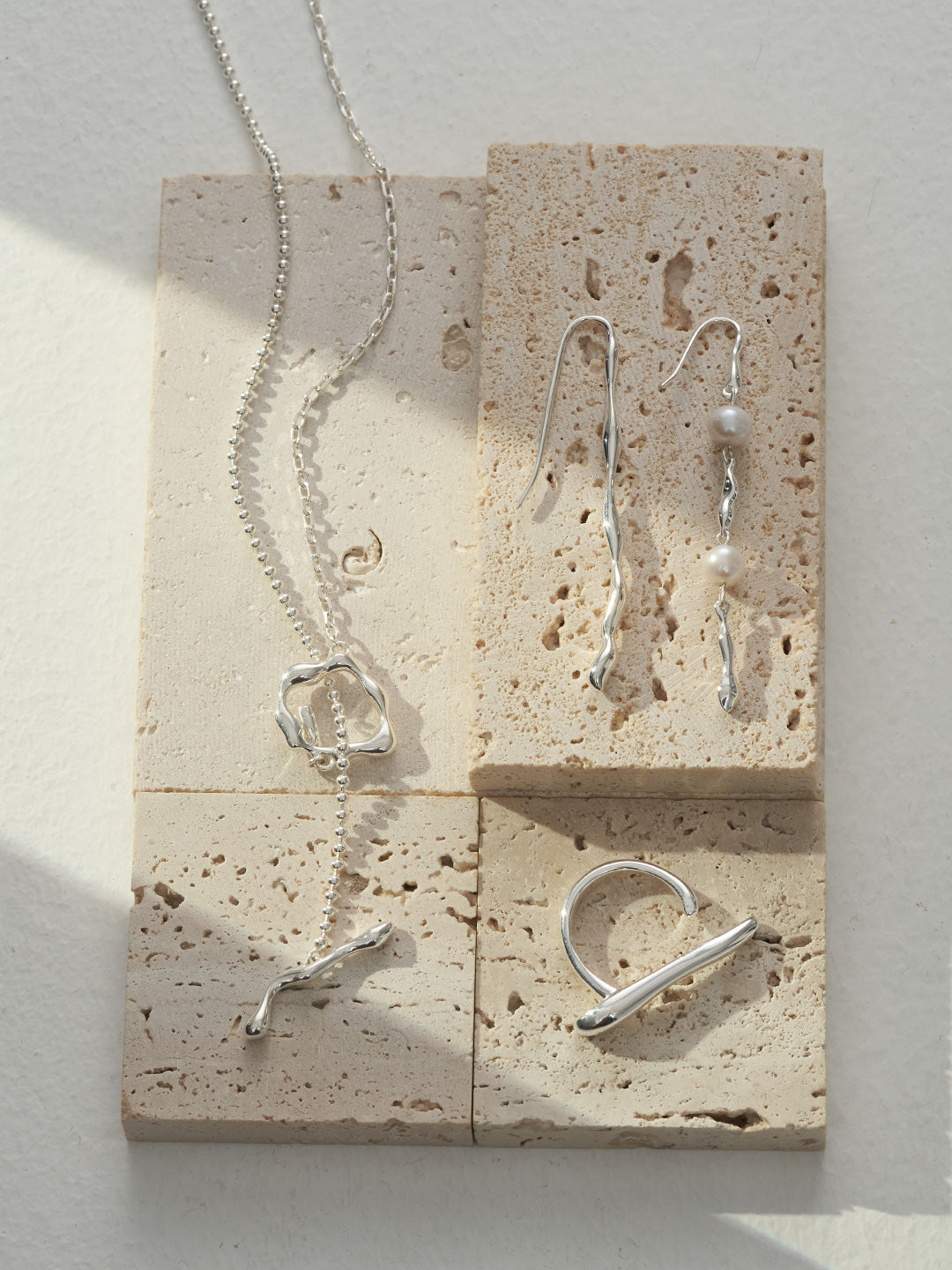 Droplet Style with Toggle Clasp Necklace