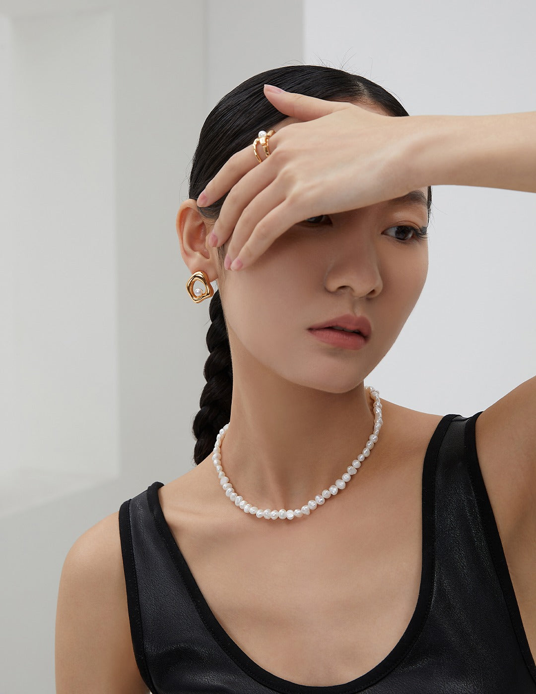 Minimalist Baroque Pearl Necklace with Gold Clasp