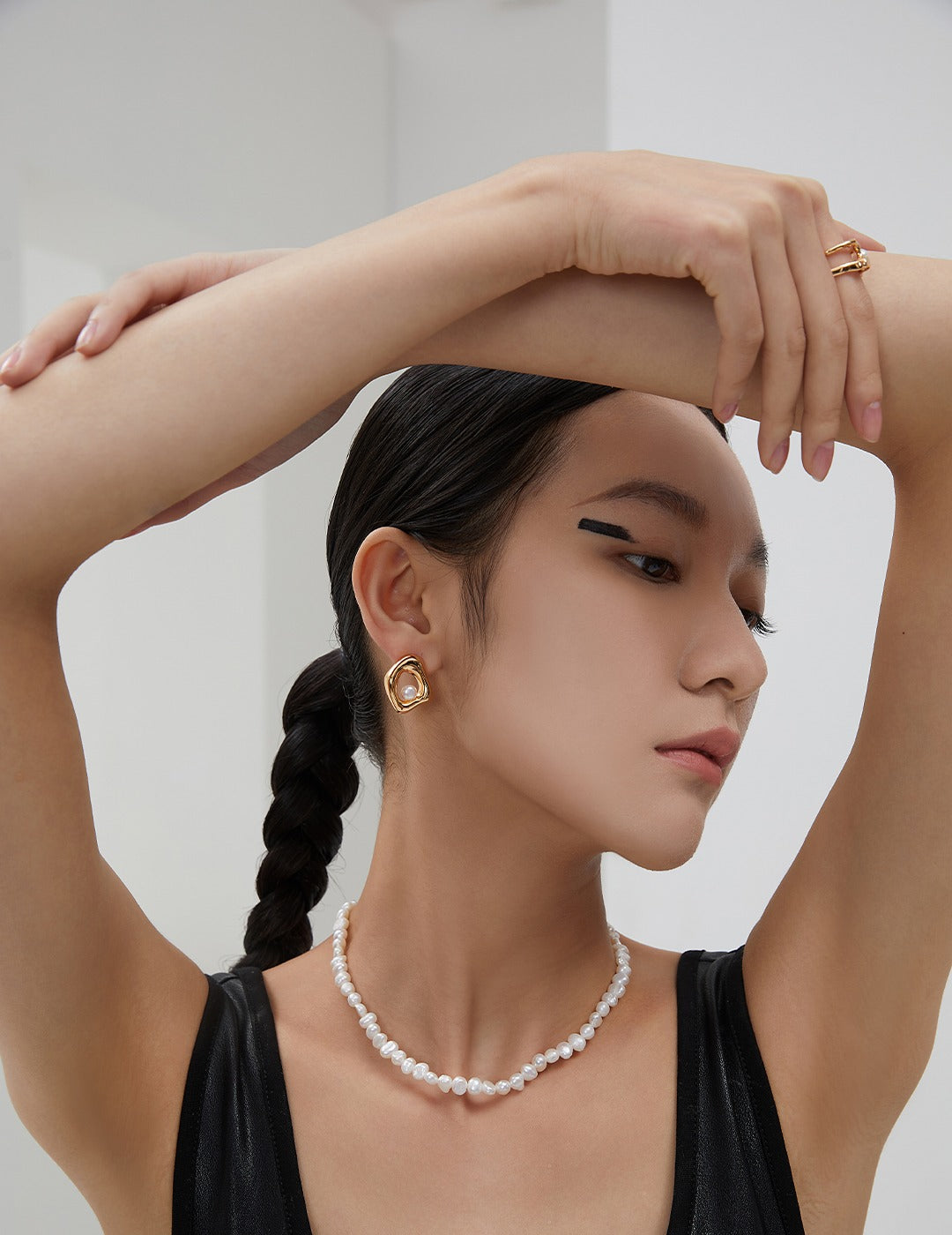 Minimalist Baroque Pearl Necklace with Gold Clasp