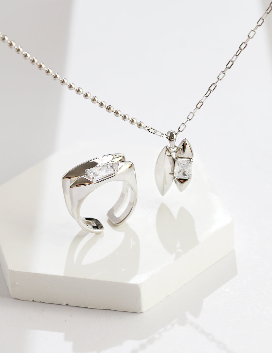 Spindled Shape Pendant with Green and Silver Zircon Gemstone Necklace