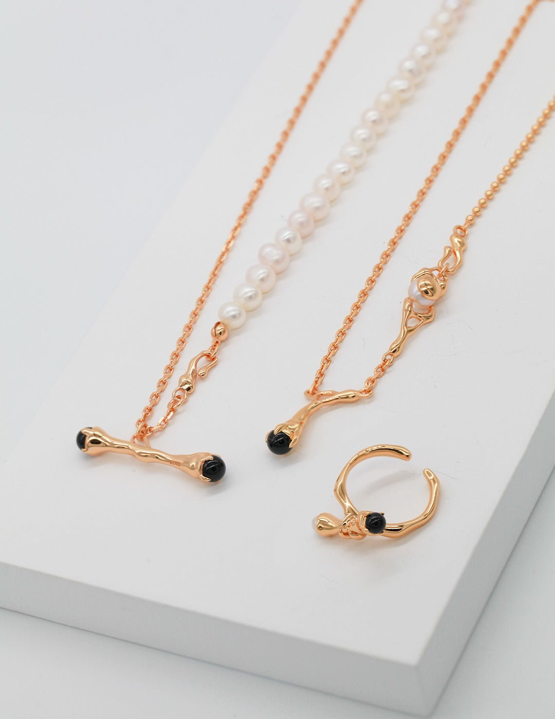 Dainty Black Agate Pendant with Single Pearl Necklace