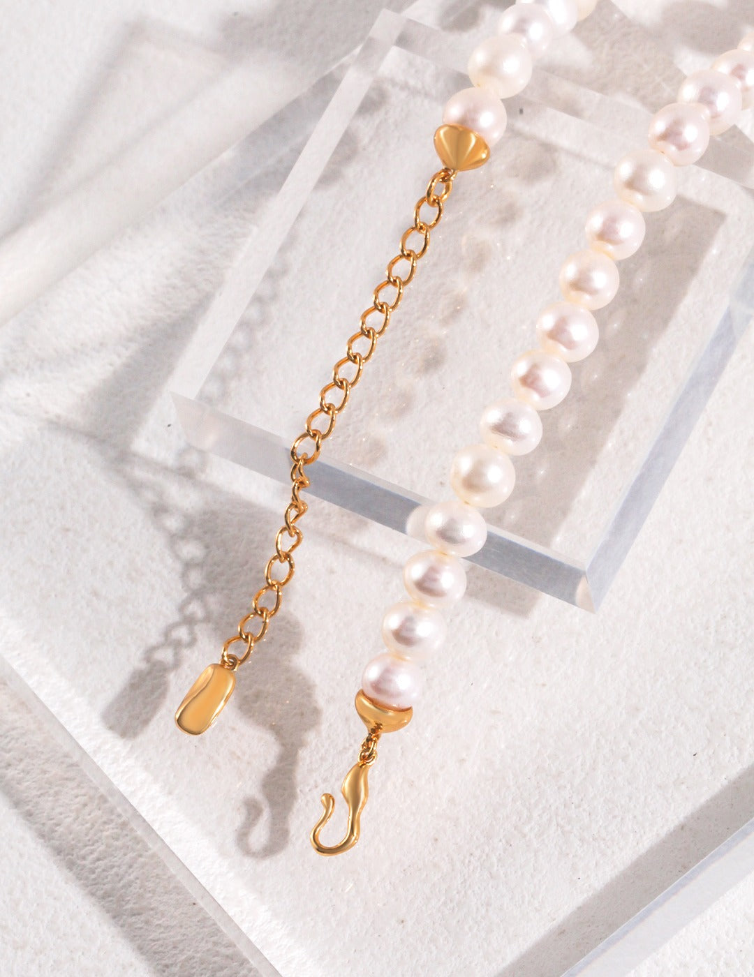 Large Pearl with Gold Chain Necklace