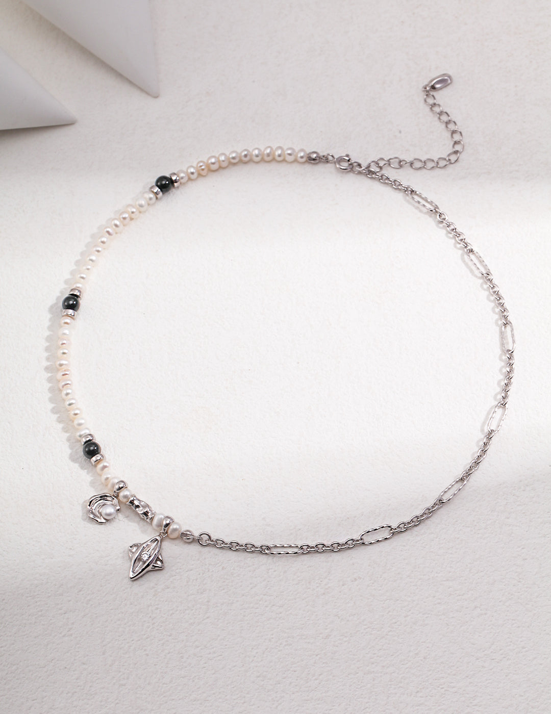 Pearl and chain necklace, silver & gold