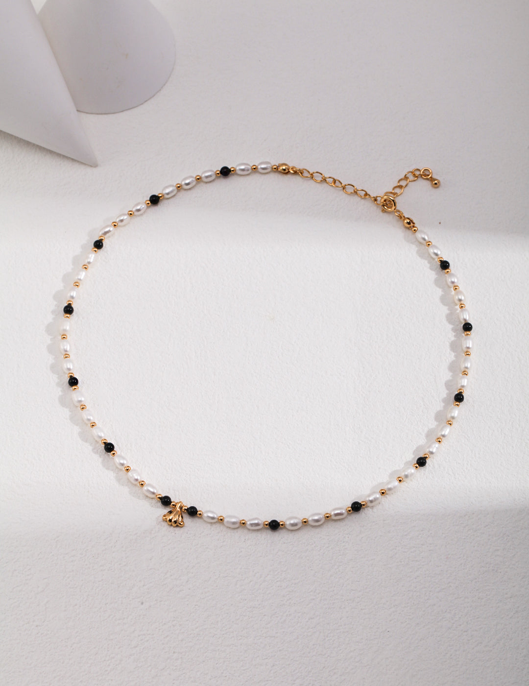 Pearl and agate necklace, silver & gold