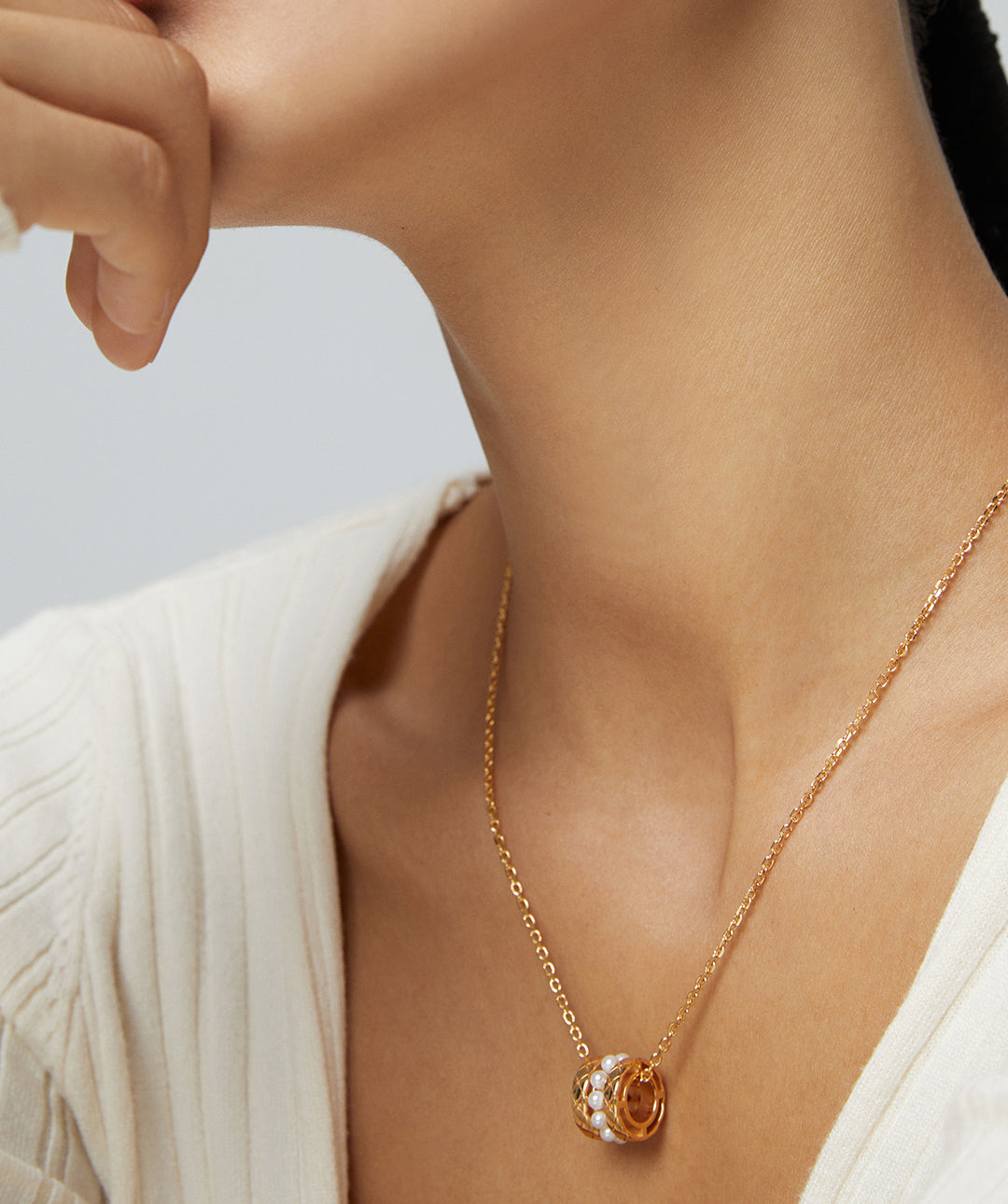 Shell Beads Barrel-Shaped Pendant Long Necklace