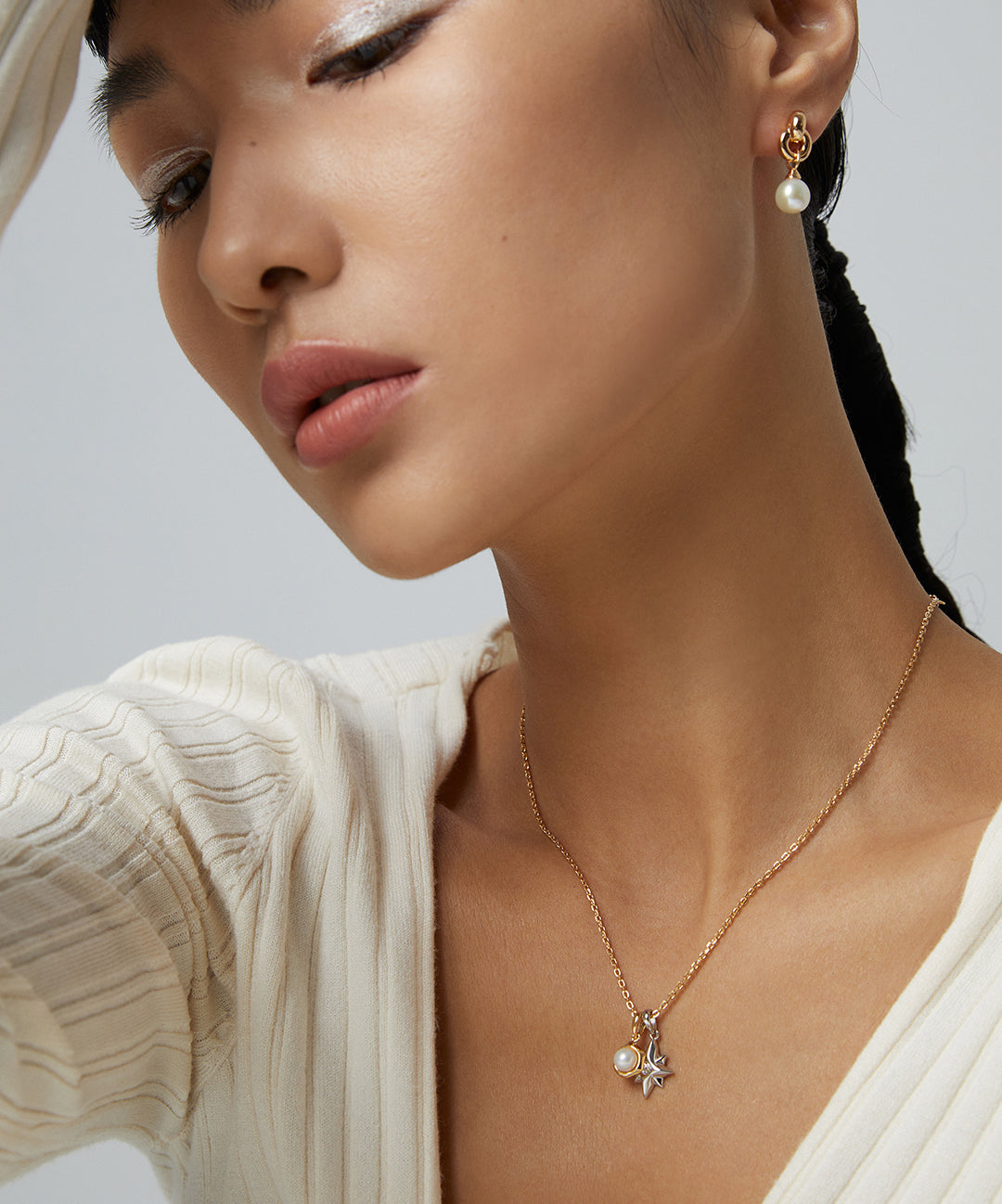 One Pearl and Silver Star Dainty Charm Necklace