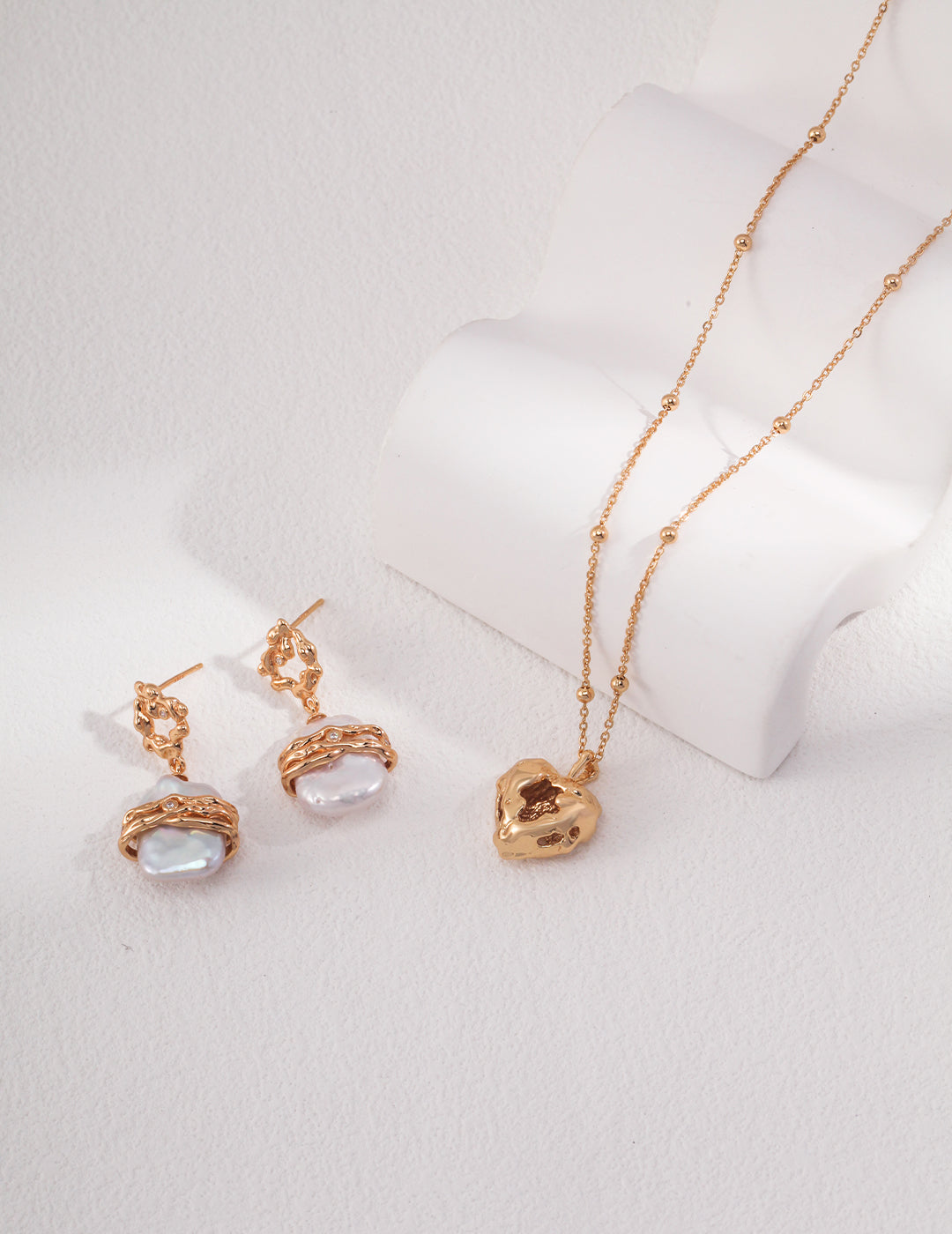 Open Hollow Heart Shaped Pendant Gold Necklace