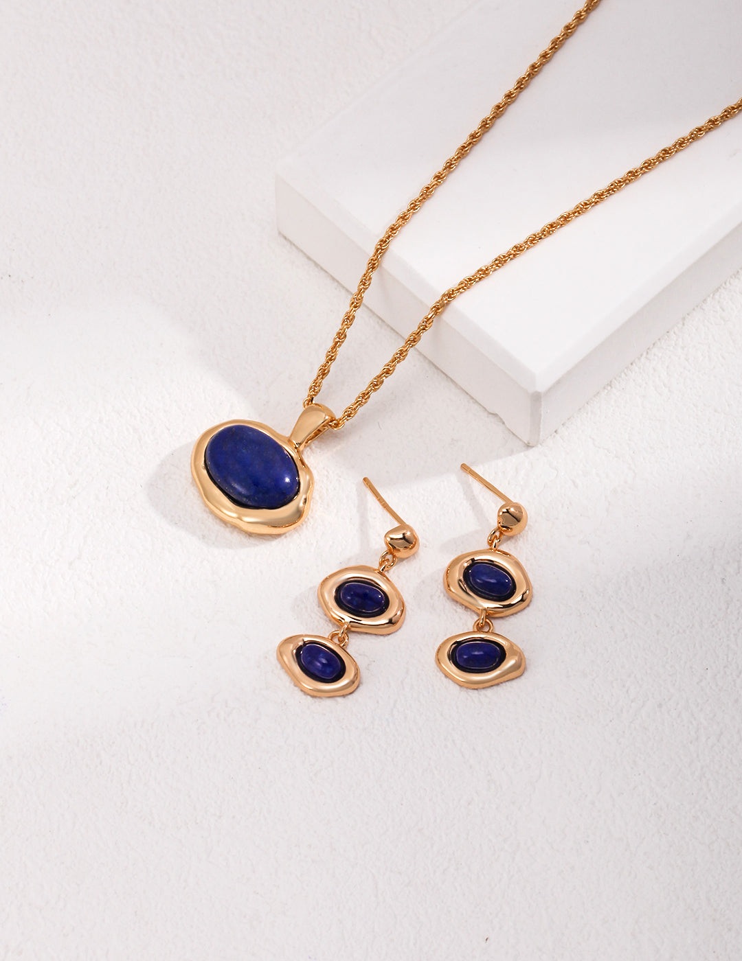 Oval Golden Frame Blue Lapis Lazuli Necklace