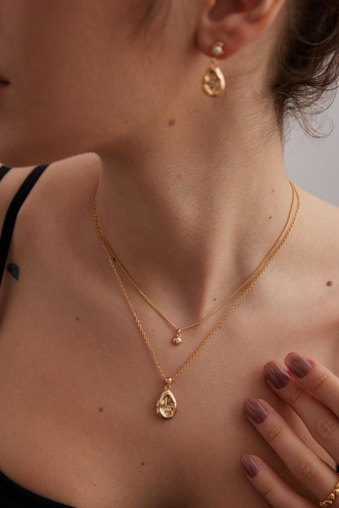 Minimalist White Zircon On Sphere Pendant Necklace