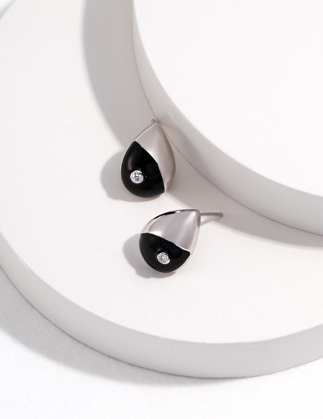 Elegant silver ear stud in Water Droplet shape with Drip Glaze