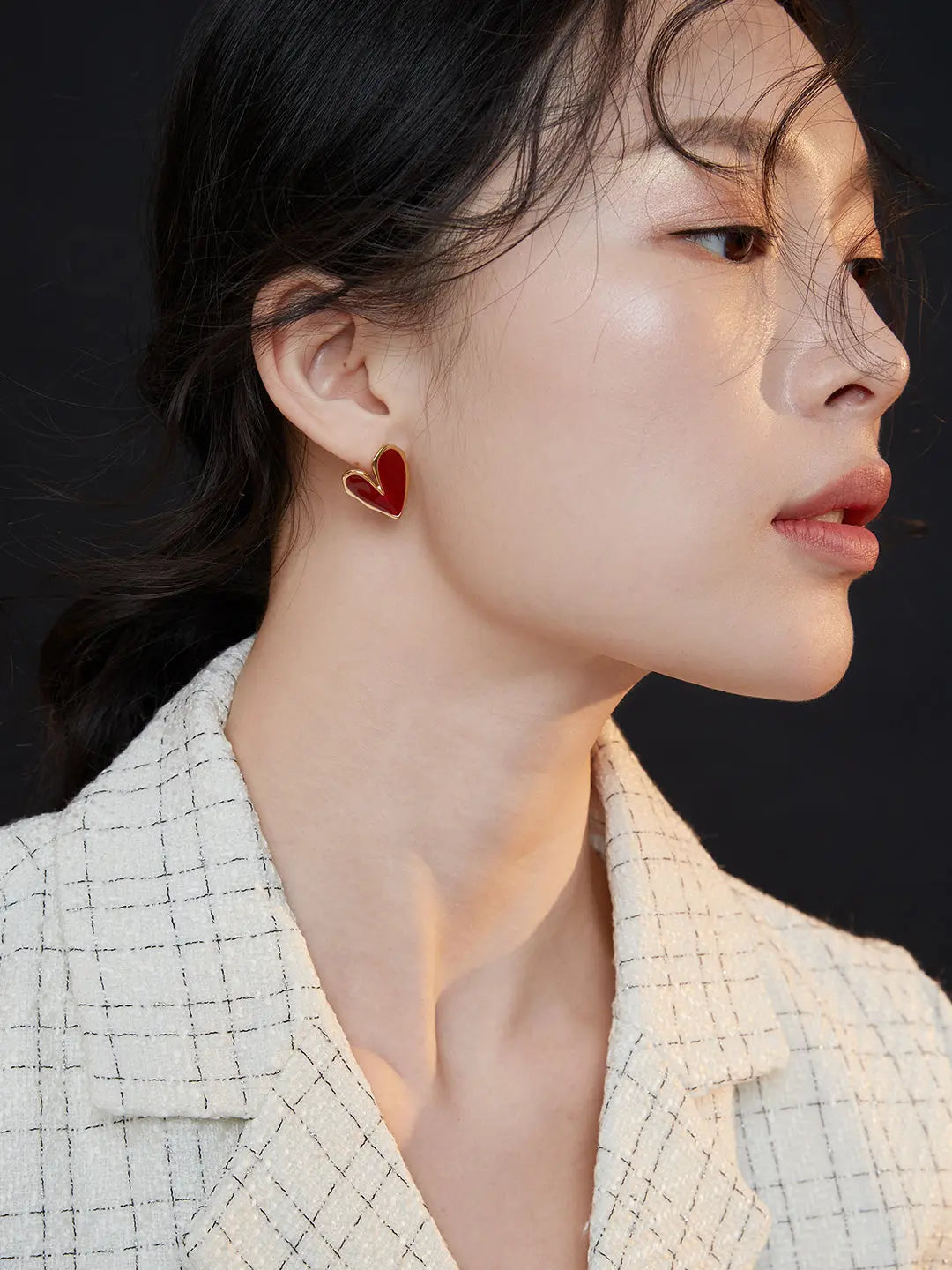 Elegant yet Minimalist Earrings with Red Heart shape in 18K gold