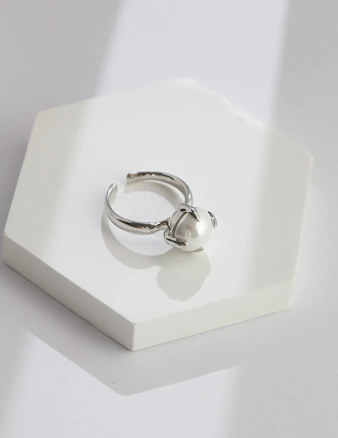 Eglantine Single Pearl Silver Ring