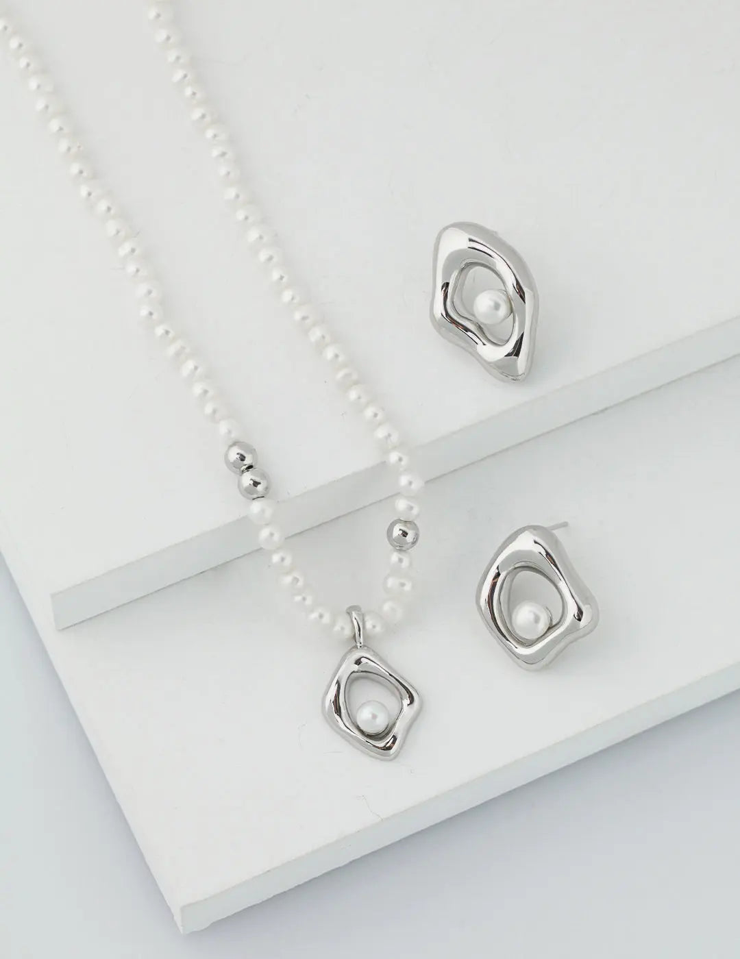 Freshwater pearl necklace with S925 silver rhombus hollow out pendant freshwater pearl