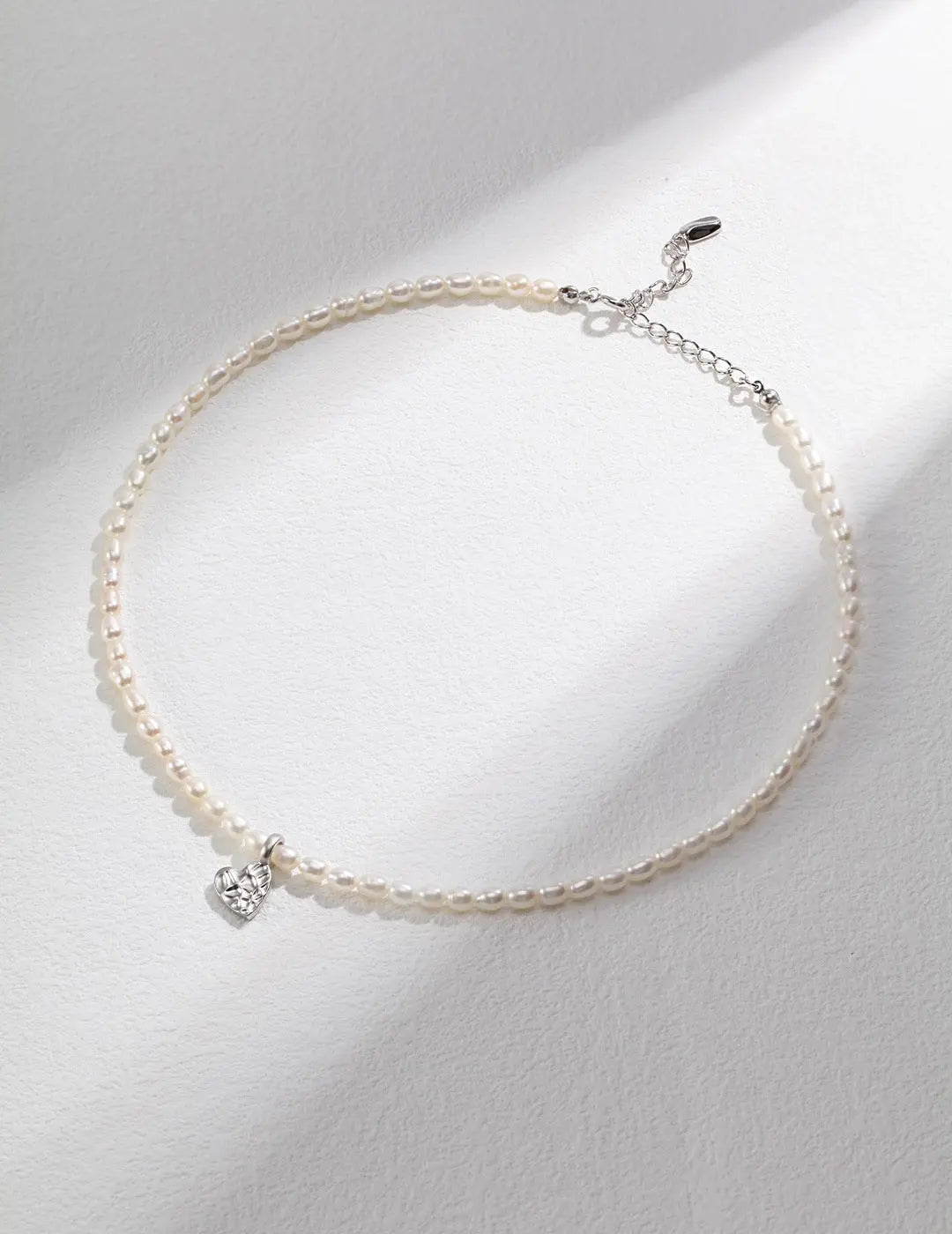 Freshwater pearl necklace with silver heart shape pendant