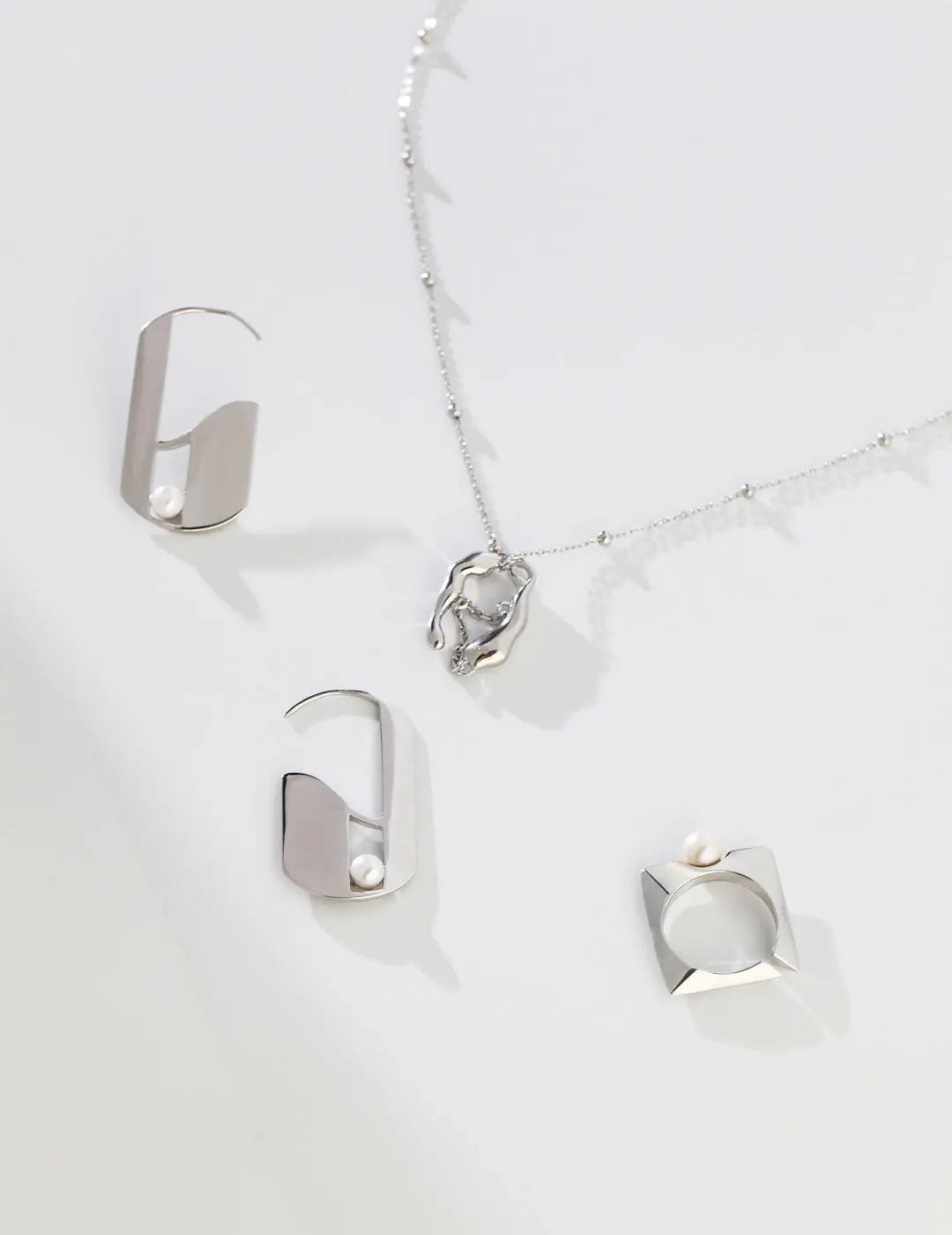 sterling silver gold vermeil vintage square ring with single freshwater pearl