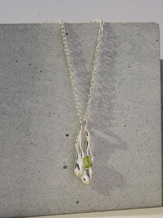 Elegant Silver Necklace Featuring Rectangular Green Peridot