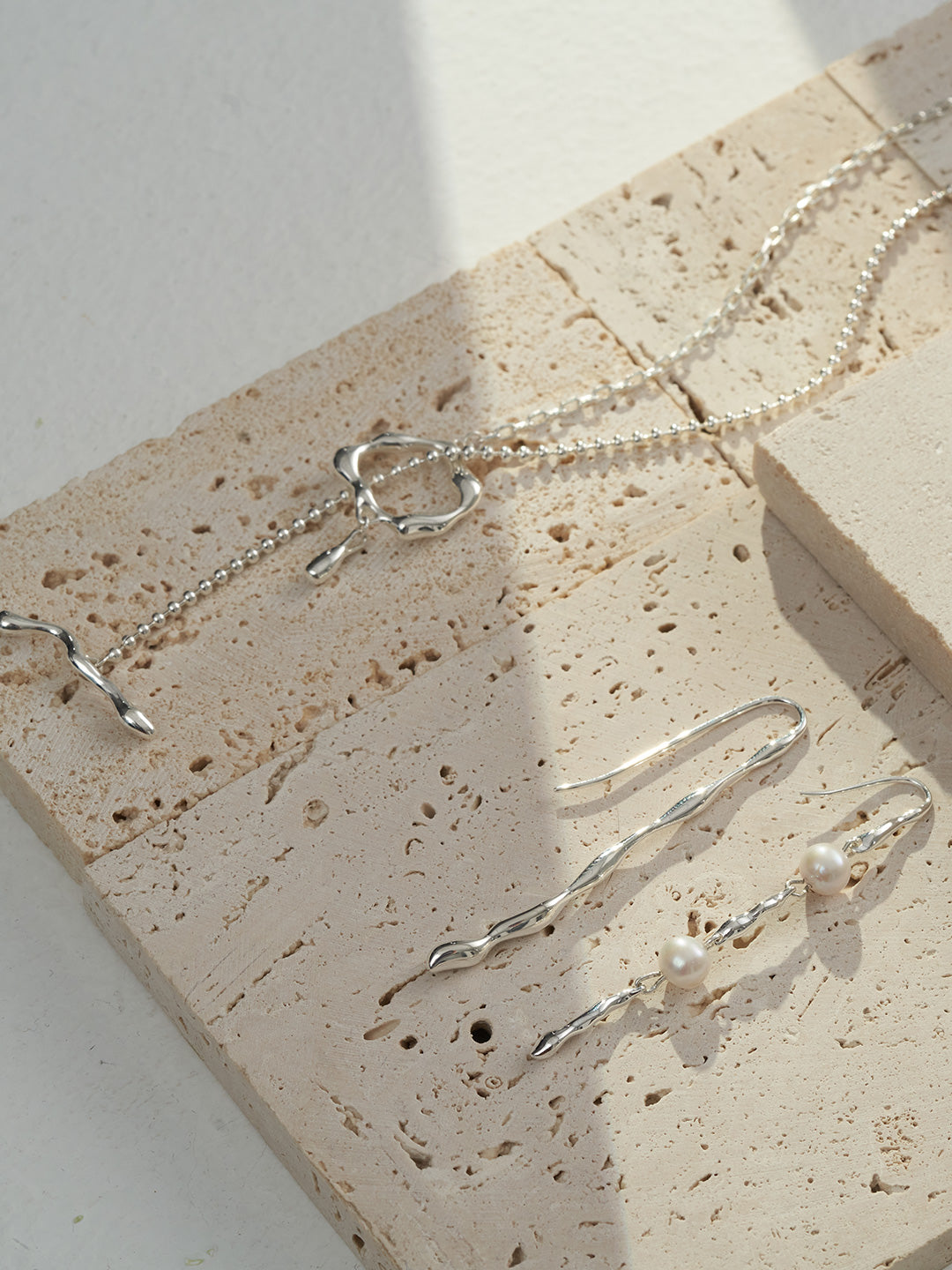 Droplet Style with Toggle Clasp Necklace