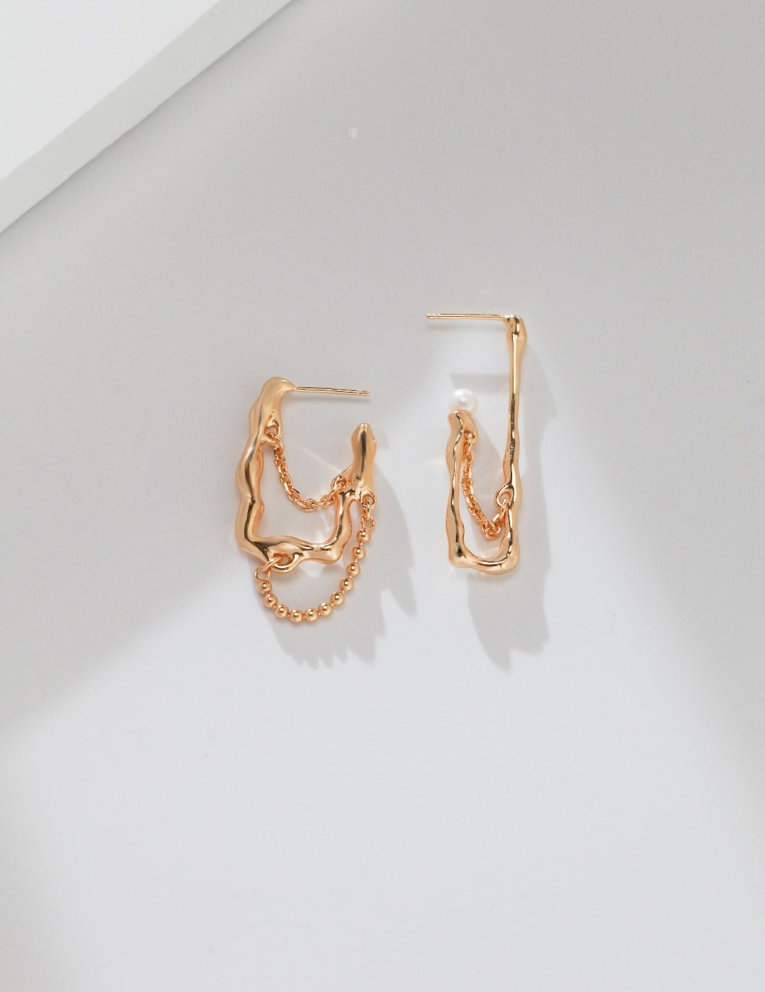 Abstract earrings with chain, silver & gold