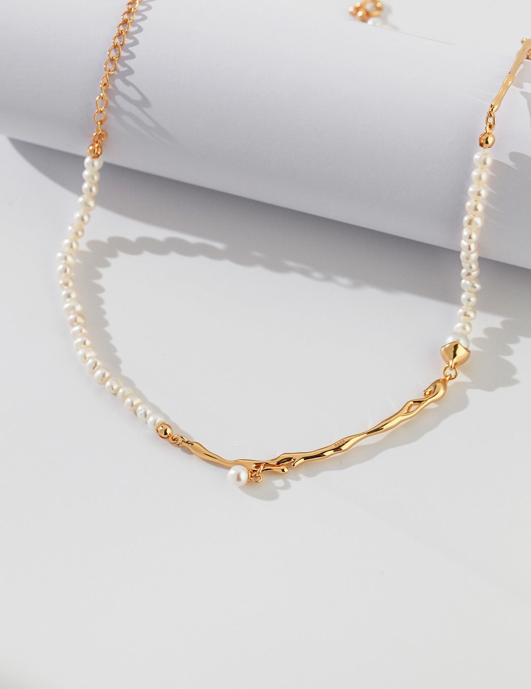 Contemporary Chic Pearl Necklace with Unique Fluid Design