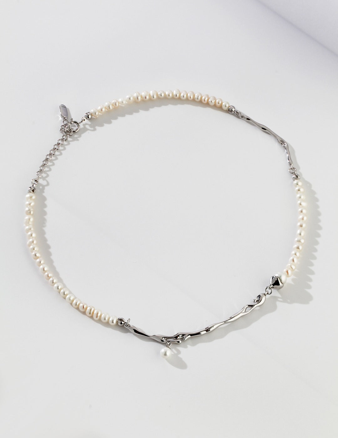 Pearl Necklace with Fluid Accents