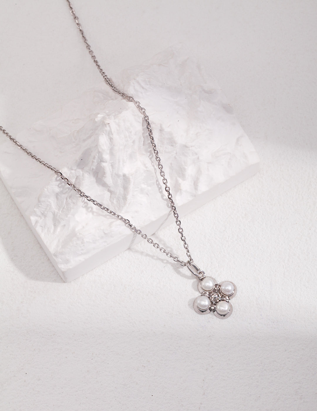Elegant Diamond Shape Pendant with Pearls Necklace by Señorita J