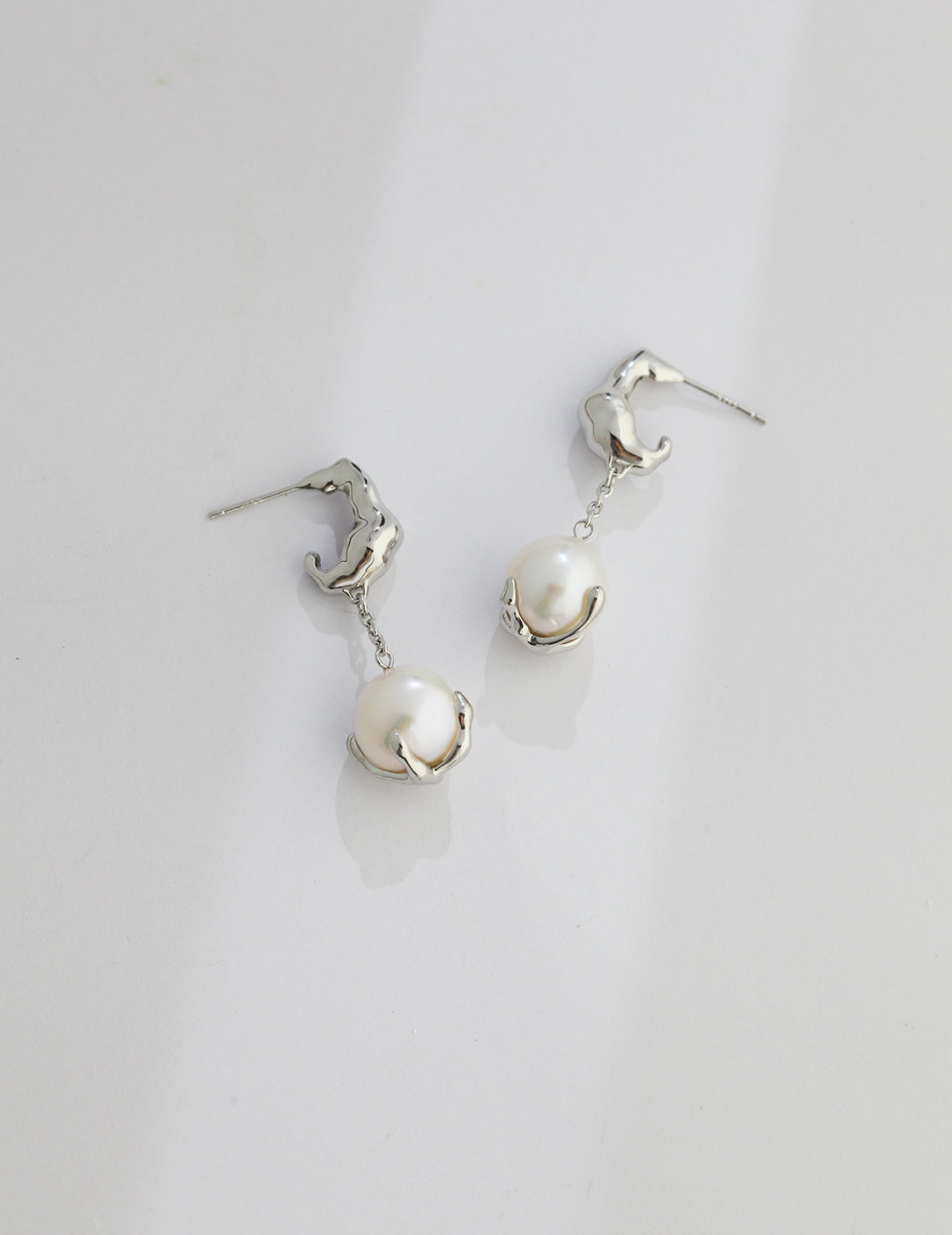 Sophisticated design single pearl dangle earrings in silver