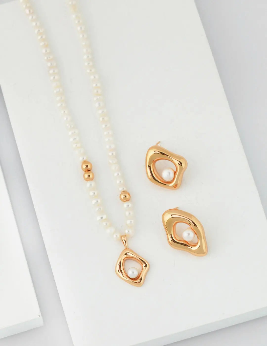 Freshwater pearl necklace with S925 silver gold vermeil rhombus hollow out pendant freshwater pearl